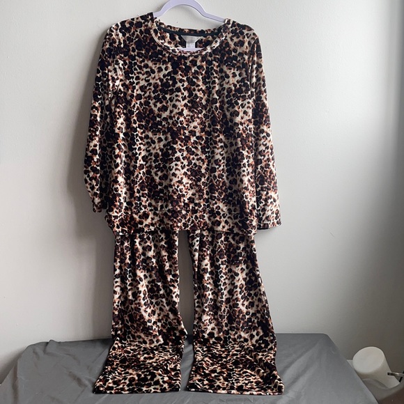 Other - Leopard Print Pajamas Super Soft Size Large